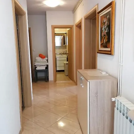 Guest house Lucija 3*