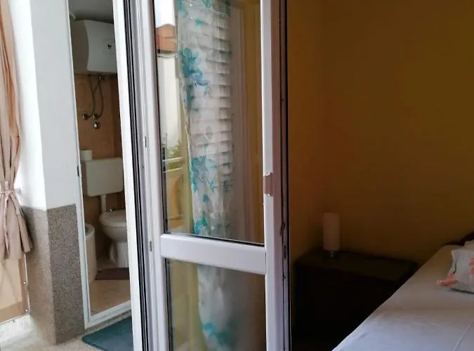 Lucija בית הארחה 3*