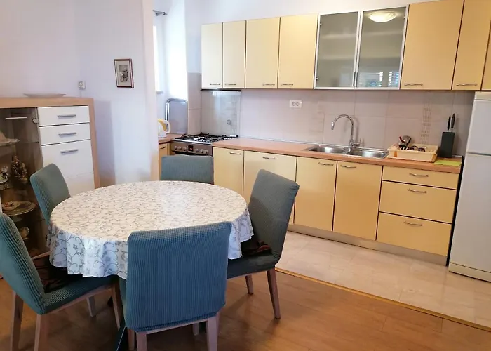 Lucija 3* מאקרסקה