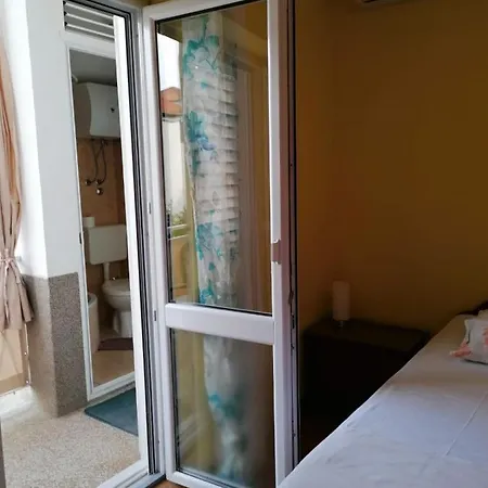 Lucija Guest house 3*