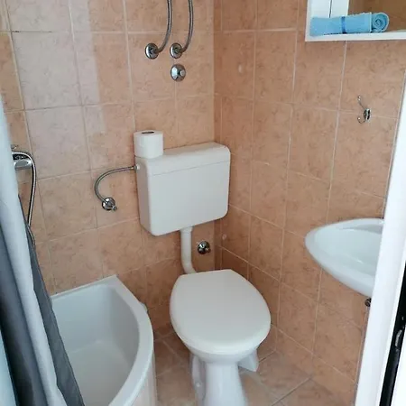 Guest house Lucija 3*